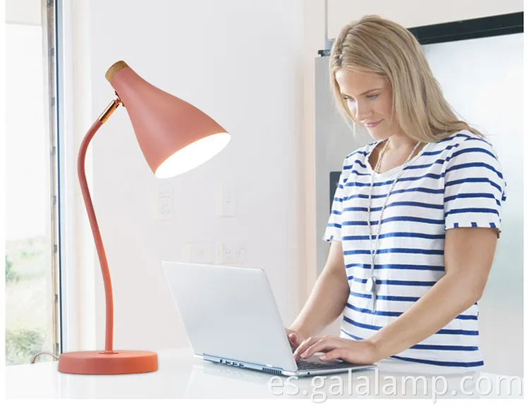 Lámpara de escritorio de protección ocular LED para estudiantes y profesionales